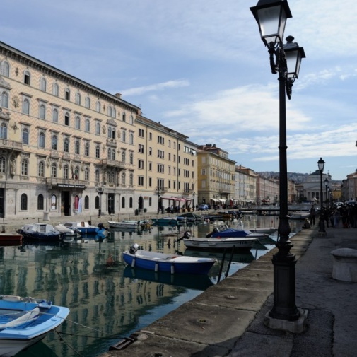Trieste , dalla scontrosa grazia