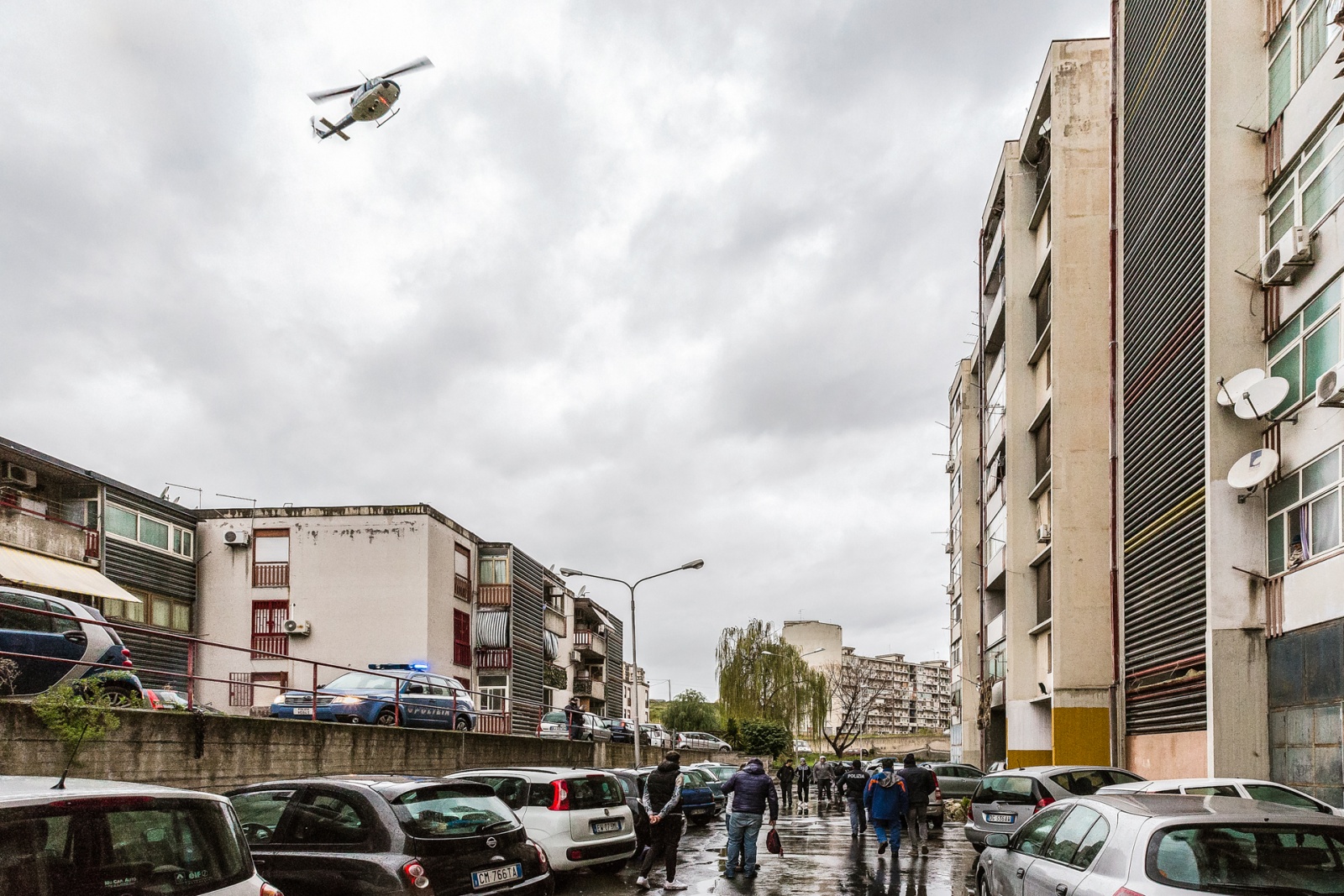 Inizio di un'operazione di polizia, Catania, 2015 – 2016. © Riccardo Colelli.