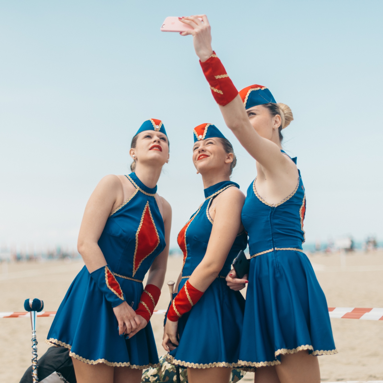 Giorgia, Sara, e Maida delle Majorettes di Mentana scattano un selfie in uniforme prima dei Campionati Italiani Majorette Dance ANBIMA - MWF 2017. Viareggio, LU, 2017. © Agnese Morganti.