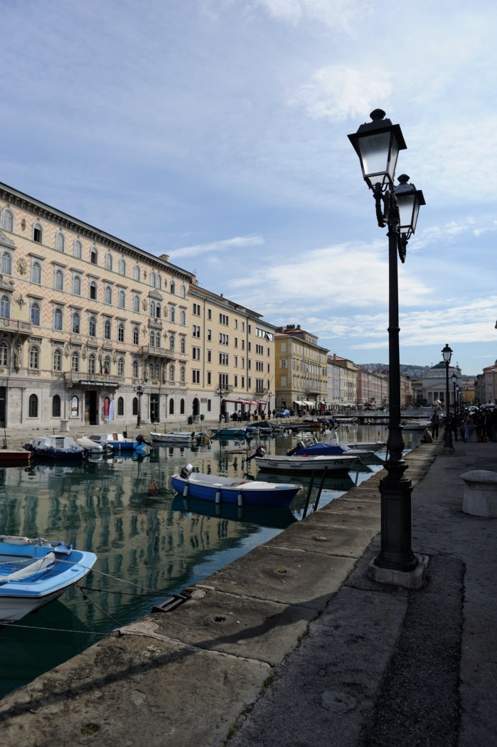 Trieste , dalla scontrosa grazia